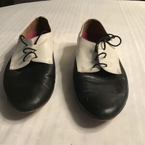 Black and Cream all leather flat shoes